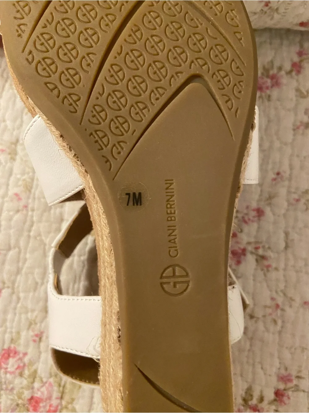 NWOT Gianni Bernini White Wedge Sandalss